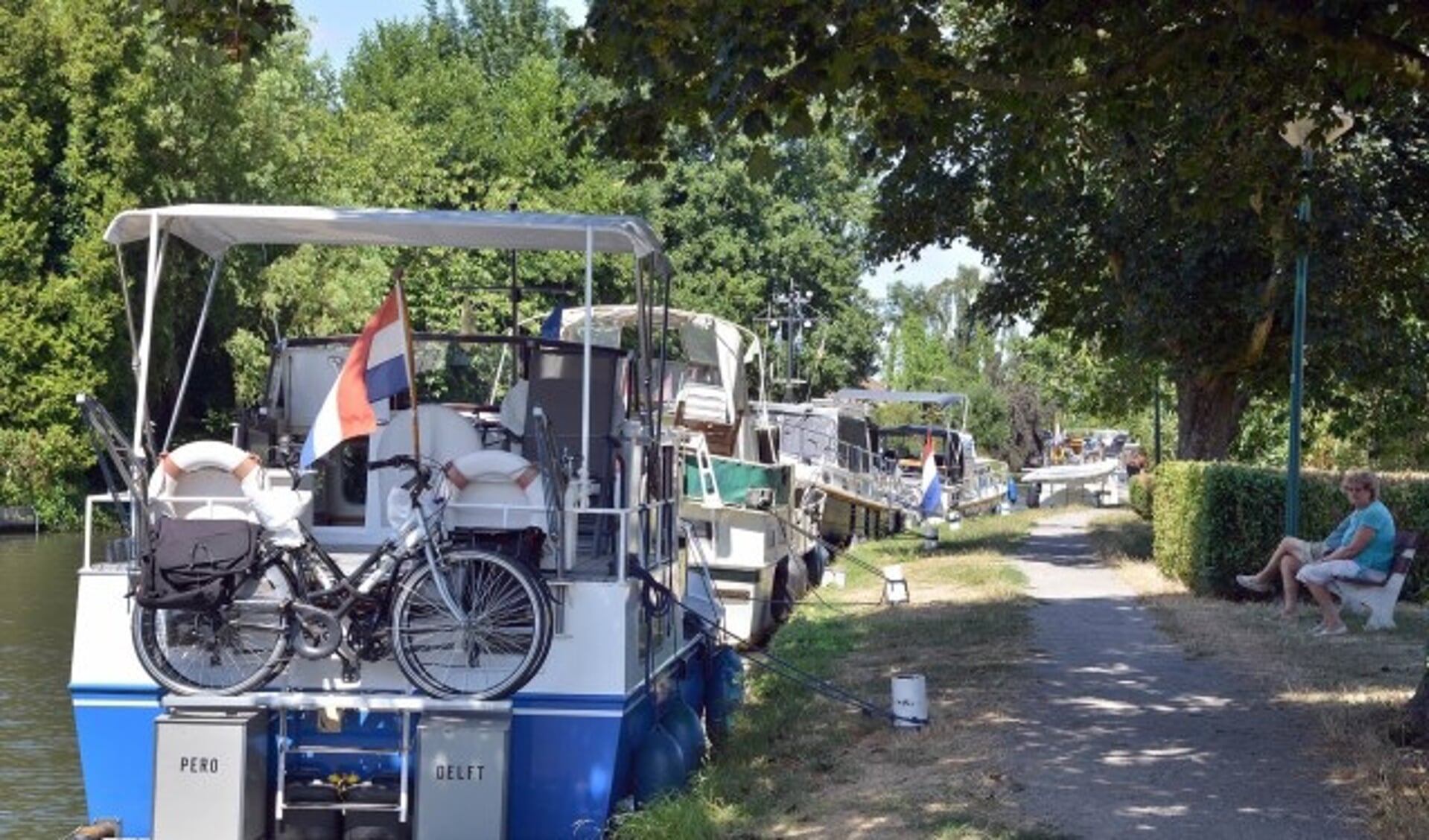 Montfoort 05-08-2018 Pleziervaartuigen in de Hollandse IJssel langs de Beatrixstraat