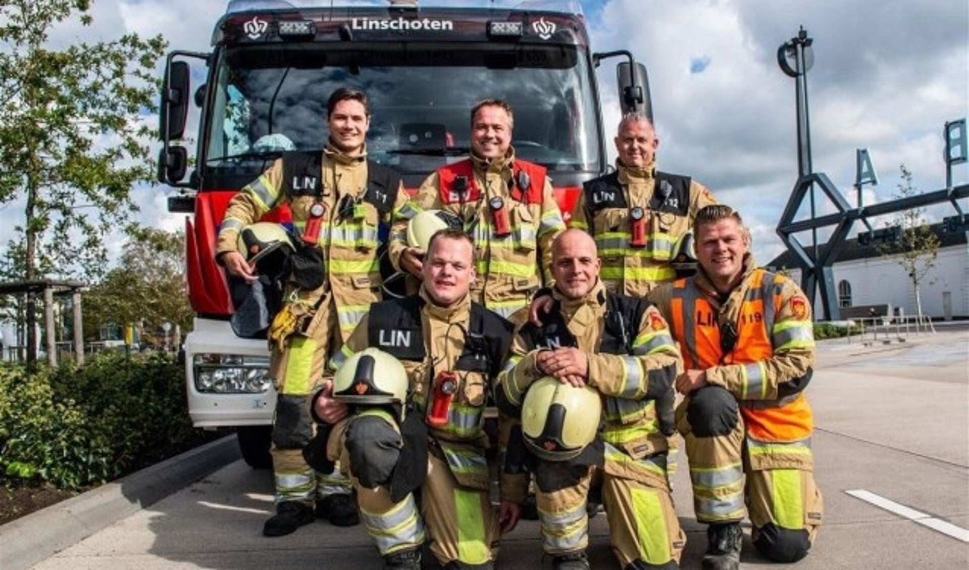 Het kampioensteam van de Linschotense brandweer. Boven v.l.n.r.: Mark den Boer, Leon Bos, André van Kempen. Onder: Gerwin van Vliet, Jeroen de Wit en Wim Boer. (Foto: René Wiegmink)