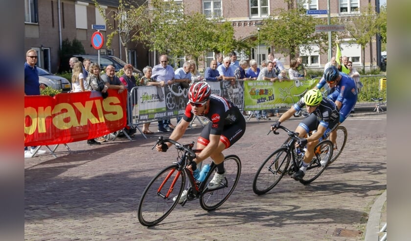 • De organisatie had flink uitgepakt voor de 65e wielerronde van Hank.