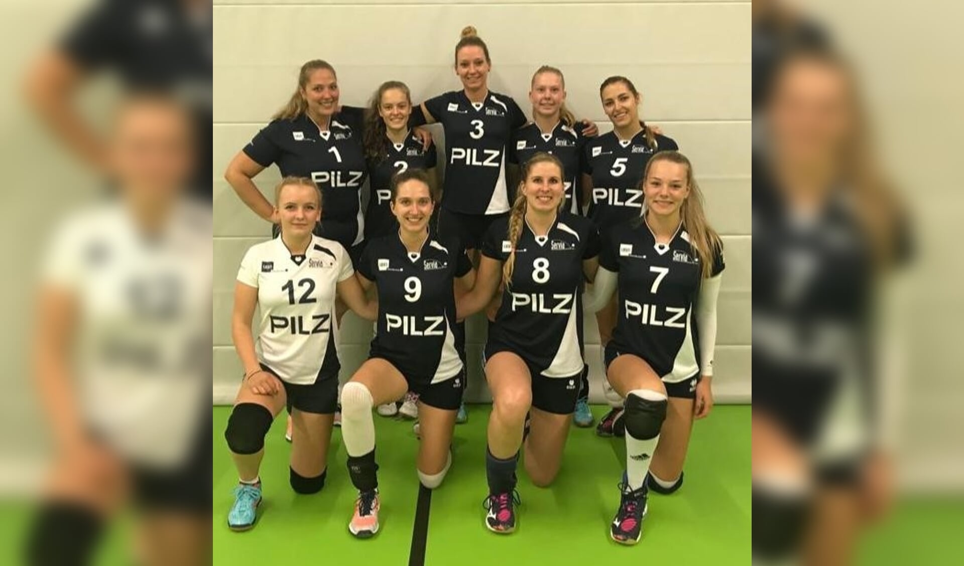 • Teamfoto, boven v.l.n.r.: Mariska van de Wiel, Sarah Peek, Yvon Verburg, Zoë Lubben en Lisanne van Verseveld, onder v.l.n.r.: Veere van Wuijckhuijse, Nienke Hendriks, Stefanie van Vliet en Noa Middelkoop.