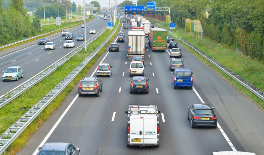• De A15 zoals die er vaak uitziet; met file.