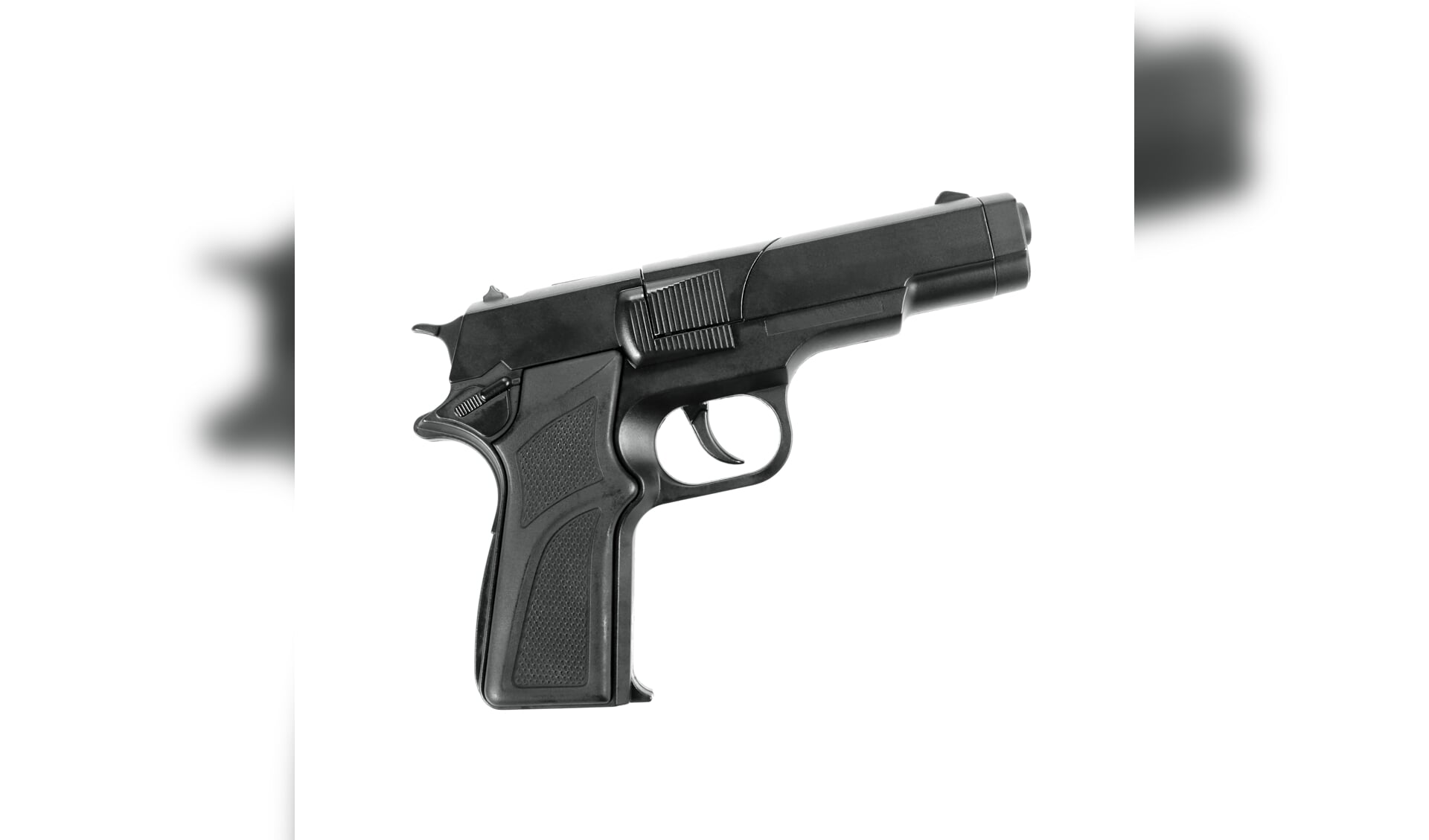 • Een speelgoedwapen (zoals hier op de foto afgebeeld) is soms niet van een echt vuurwapen te onderscheiden.  