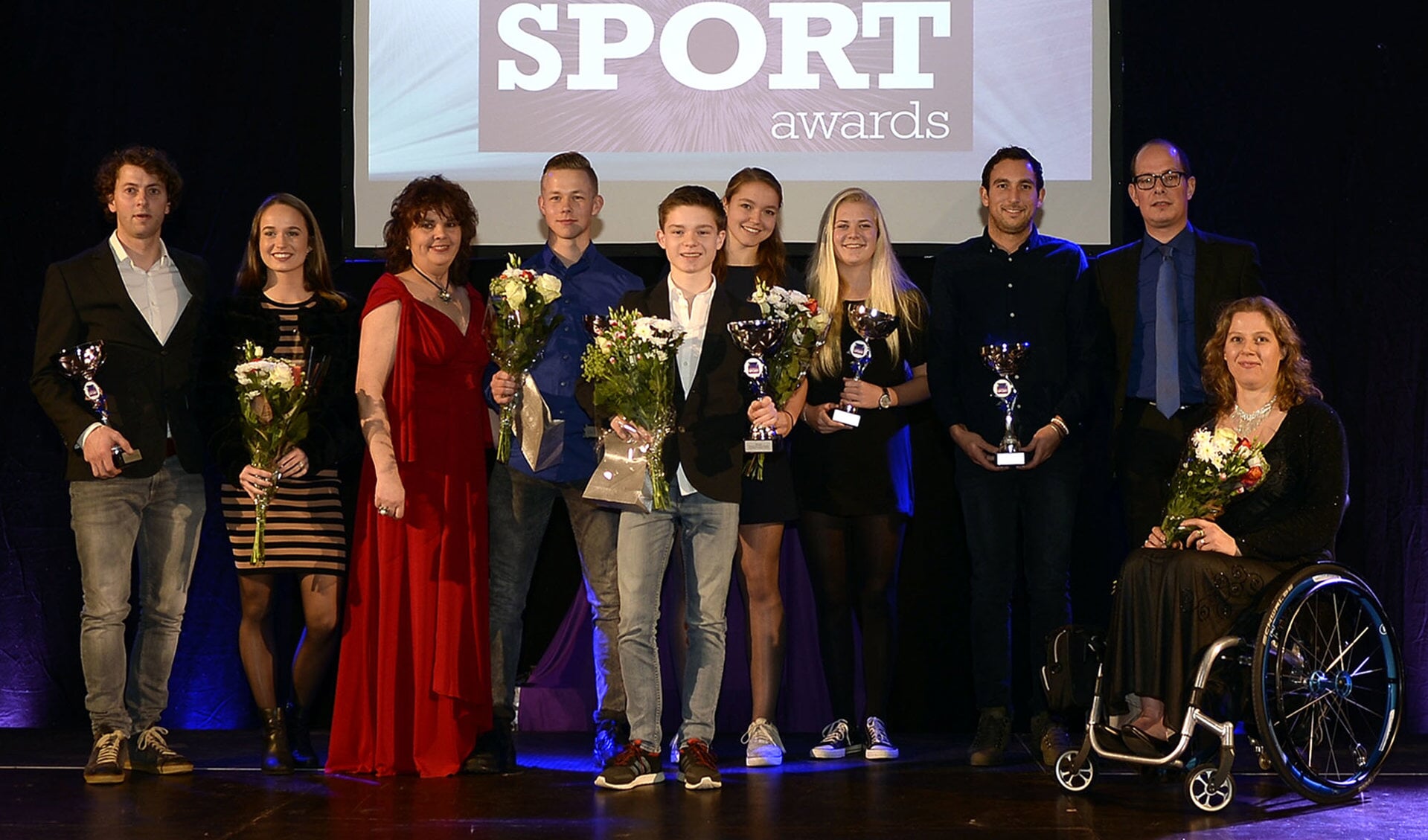 Jetty Duister (in het rood) tussen de winnaars van 2016.