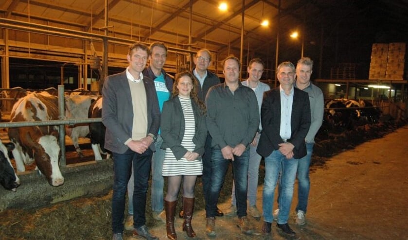 • Het bestuur van de nieuwe vereniging.
