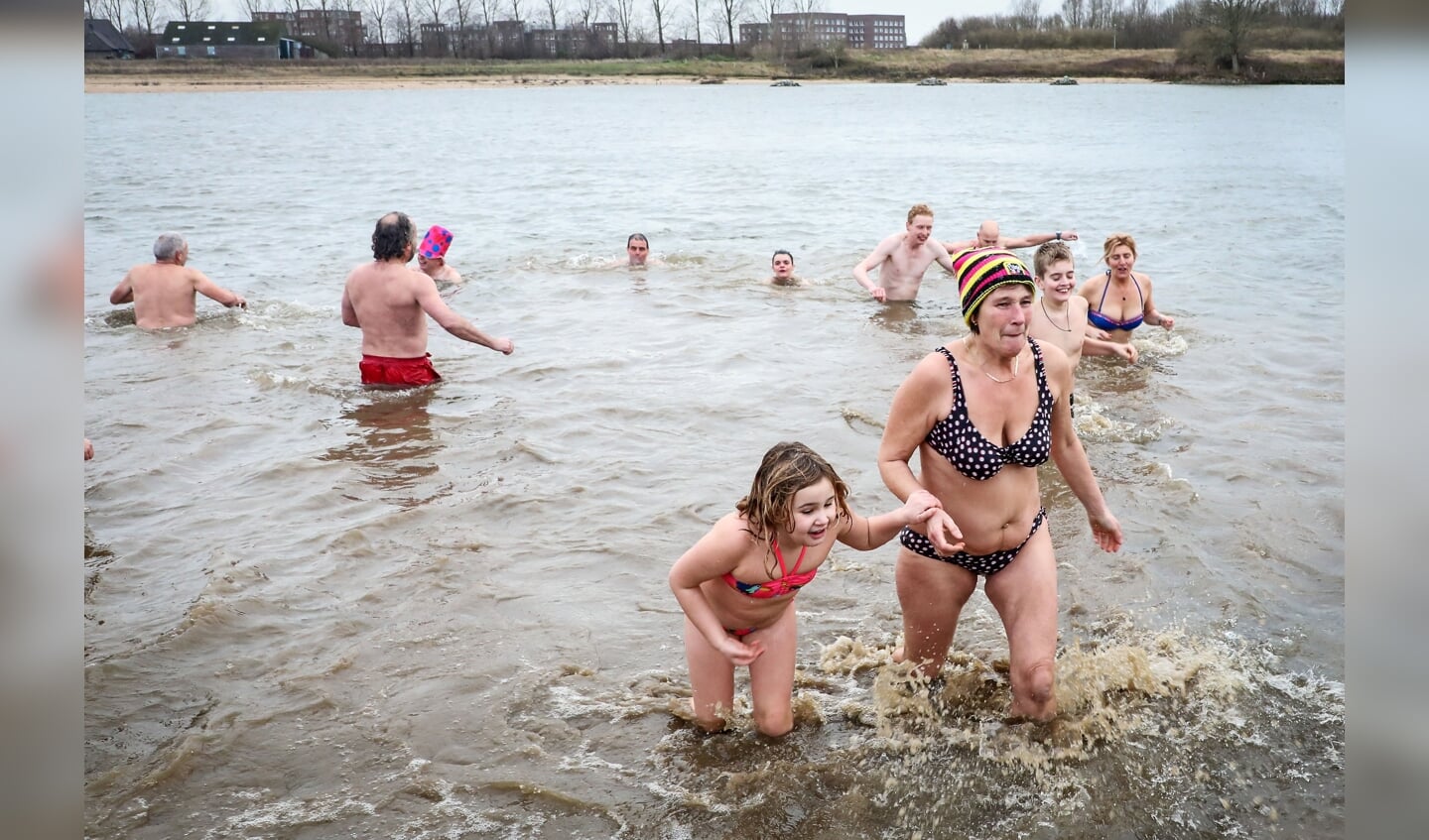 10e Nieuwjaarsduik Hedel