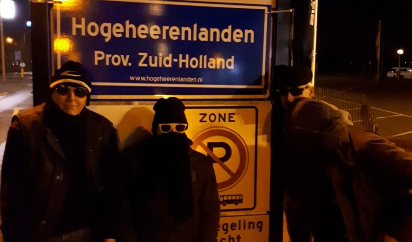 • Enkele actievoerders van Hogeheerenlanden tijdens het border verwisselen in de Nieuwjaarsnacht.
