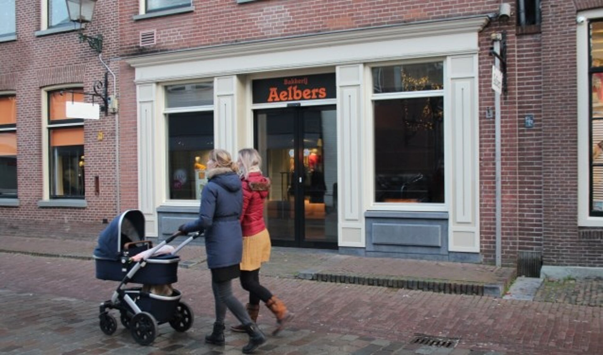 Binnenkort lopen de bezoekers Bakkerij Aelbers weer binnen in plaats van voorbij. (Foto: Lysette Verwegen)