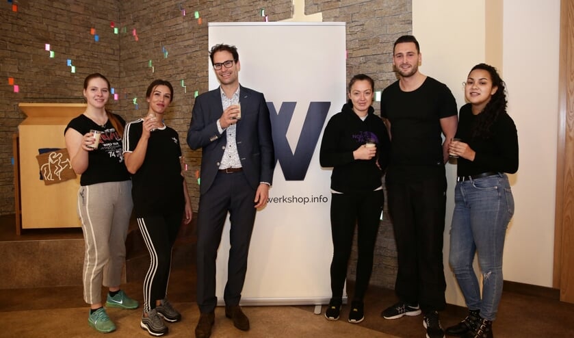 • Wethouder Peter Heijkoop met enkele deelnemers en betrokkenen.