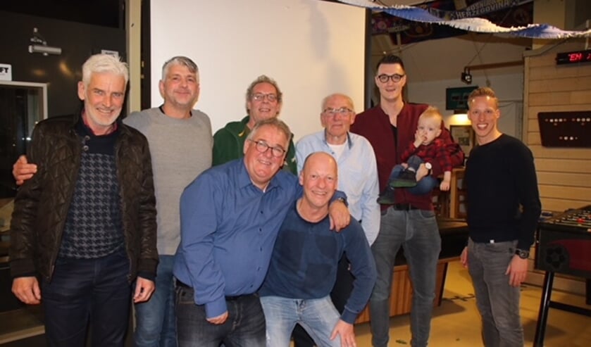 • De jubilarissen bij vv Schelluinen.
