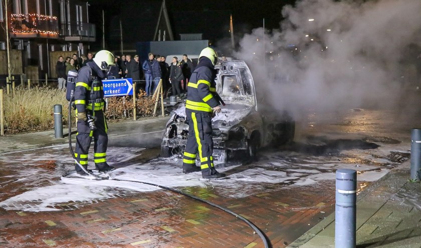 • Een autobrand in Veen rond de afgelopen jaarwisseling.