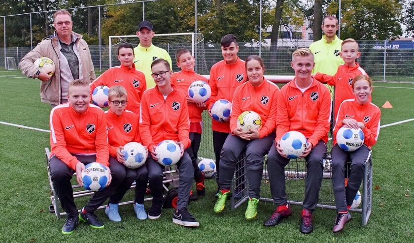 • Fotomomentje voor De Panters als onderbreking van de training.