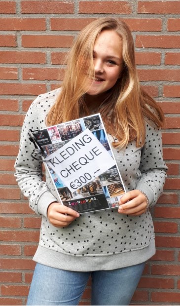 • Sterre de Jong met haar kledingcheque.
