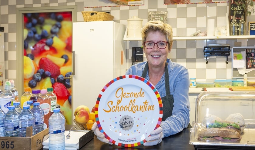• Kantinejuffrouw Bea Geurts is blij met de erkenning.