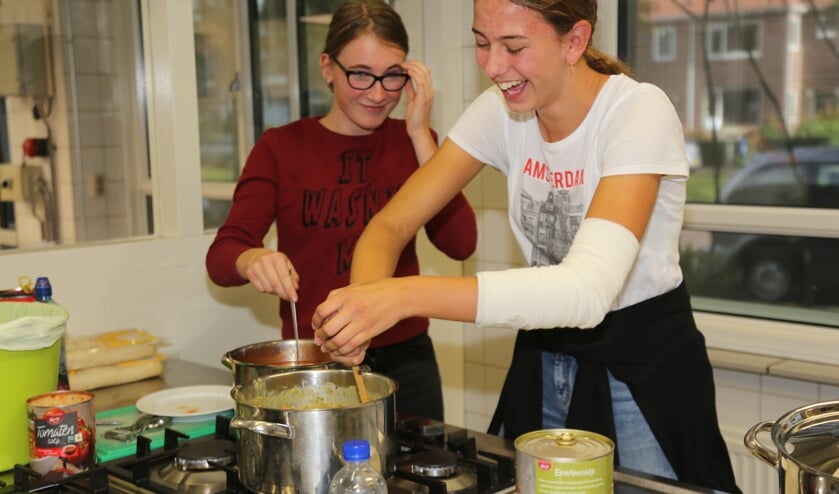Windroos-leerlingen hadden een Herfstfair voor het goede doel, waarbij ze met zelf bedachte activiteiten geld ophaalden voor Stichting Make-a-wish. Deze leerlingen hebben ’s middags soep verkocht aan de vele bezoekers. Er is ruim € 2.000,- opgehaald.