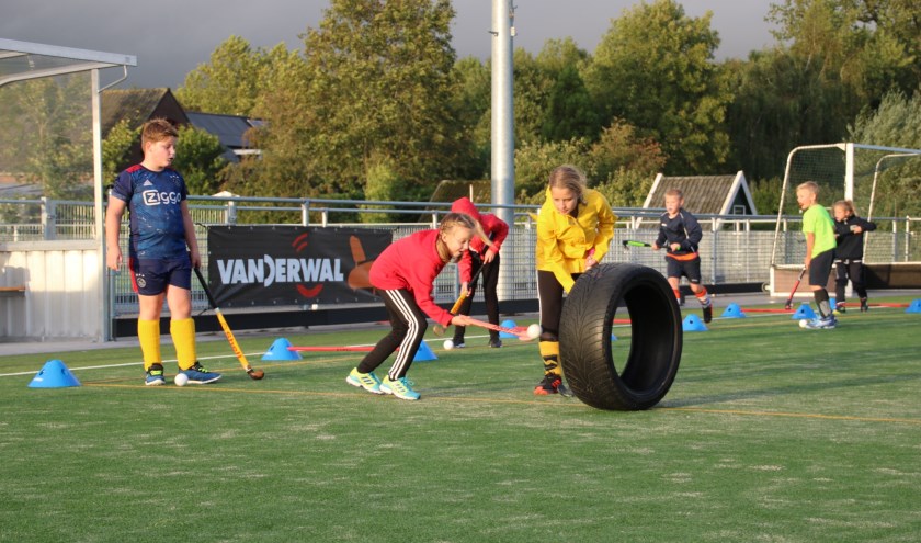 • De jeugd genoot van de bikkeltraining.