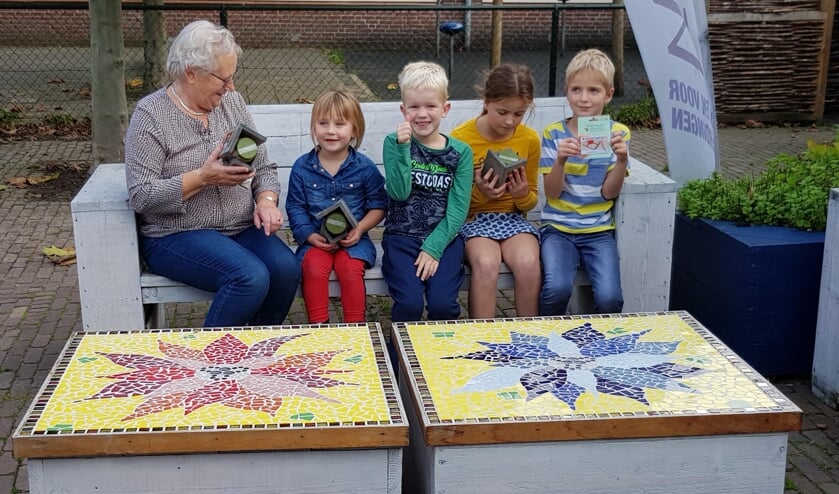 • V.l.n.r.: oma van Sjoerd Liefhebber, Fajén Middelkoop, vriendje, Dianne en Jesse IJmker.