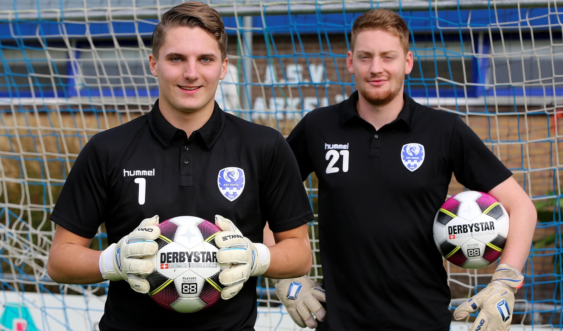 • Tomas Viset en Jari van Baalen, het keepersduo van ASV Arkel.