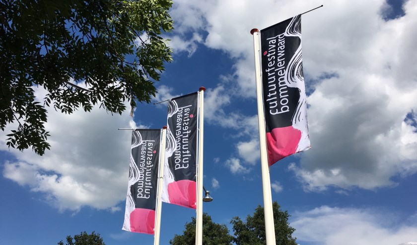 • De banieren van het cultuurfestival vielen op, maar de bedoeling was niet iedereen duidelijk.
