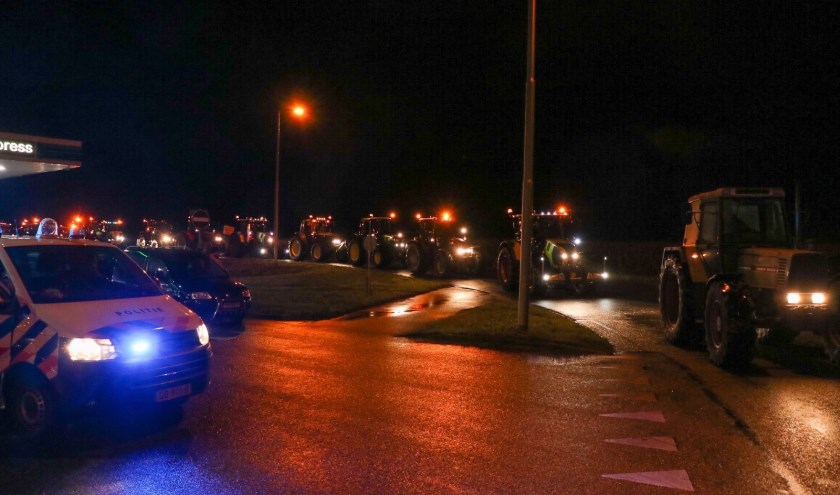 • Vorige week dinsdag protesteerden de boeren ook al. Deze foto is toen gemaakt bij een parkeerplaats in Vuren.