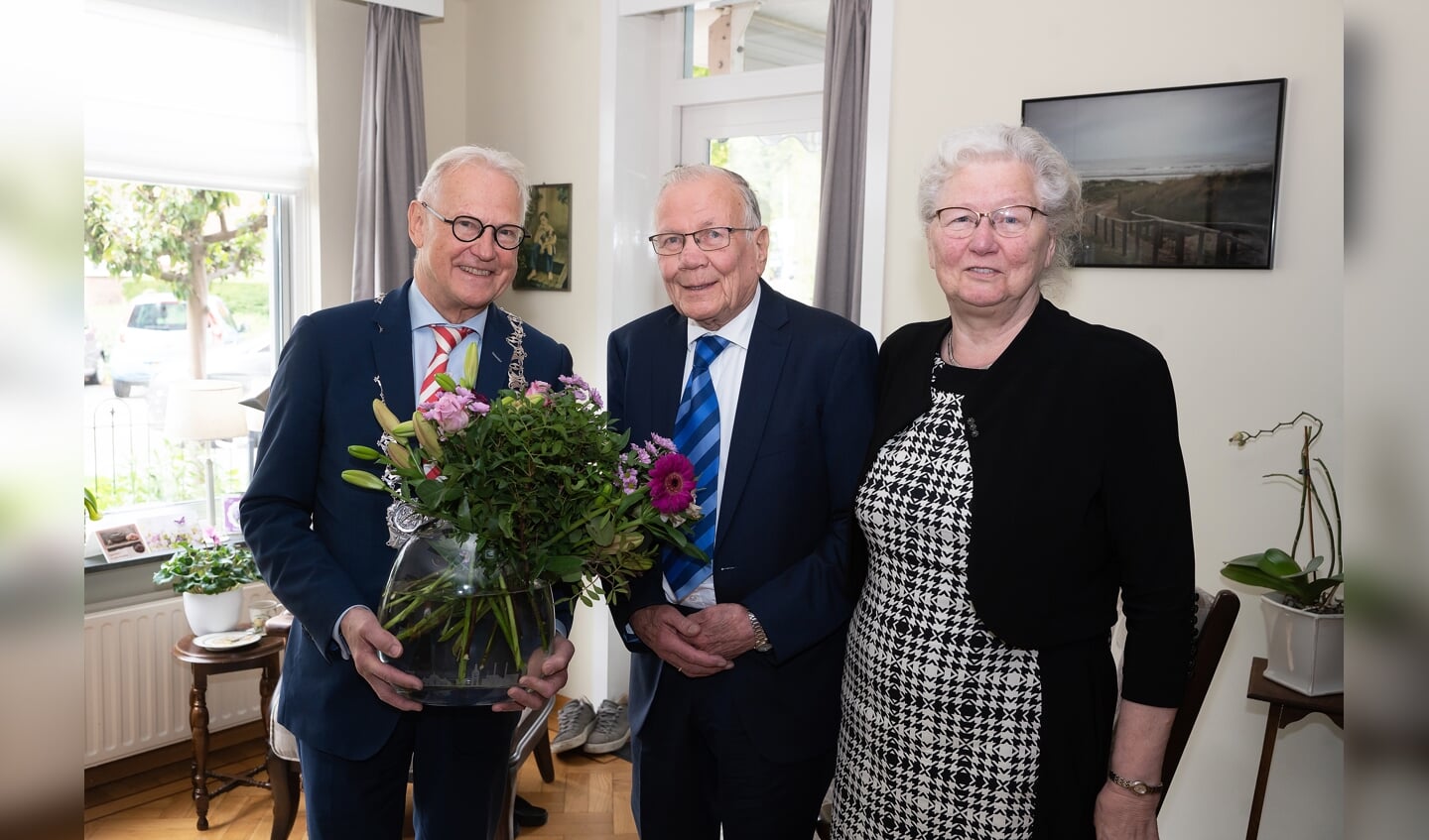 Echtpaar Van Oostenbrugge-van den Hoeven 60 jaar getrouwd