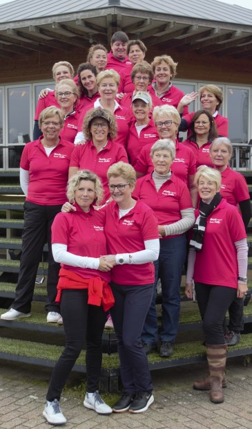 • De winnaars van de wedstrijd om de River Cup Ladies.