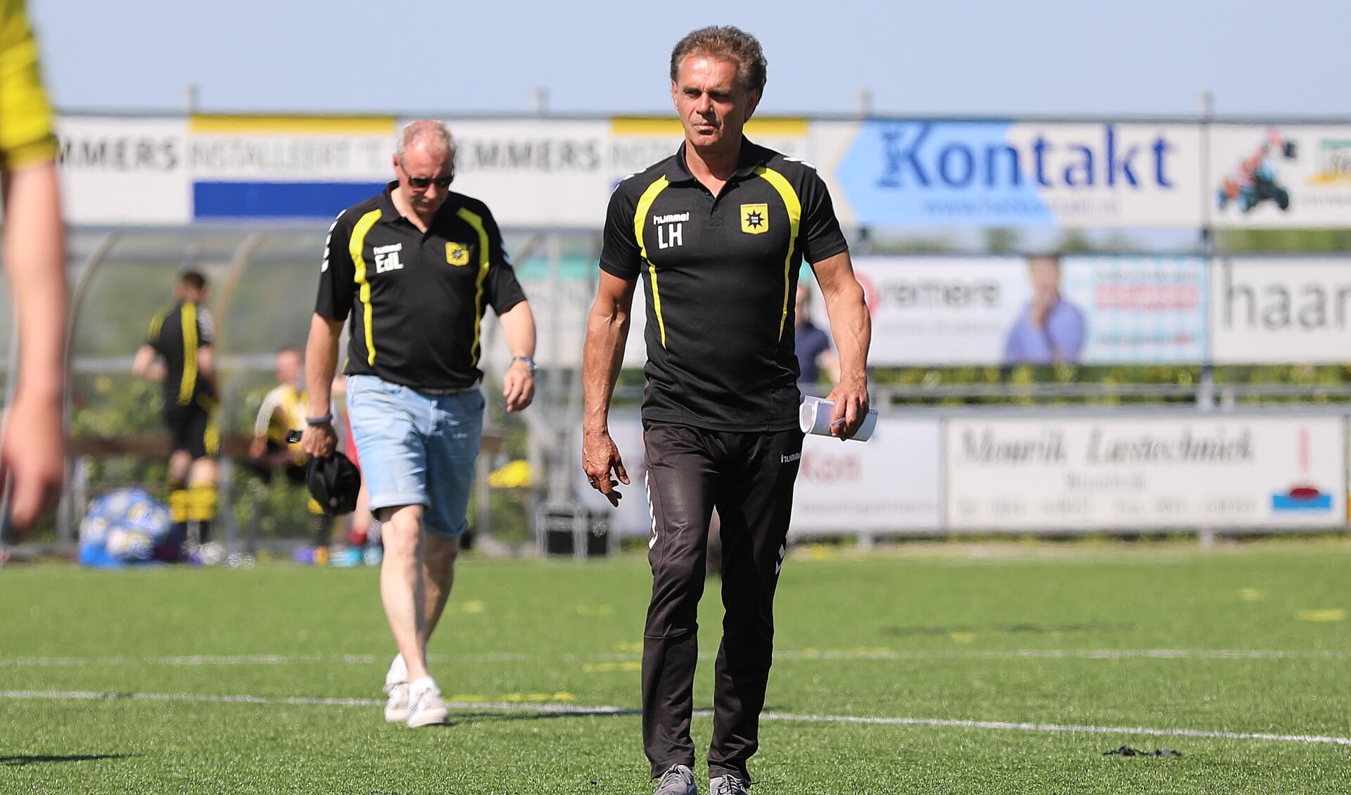 • Leon Hutten als trainer van Groot-Ammers.