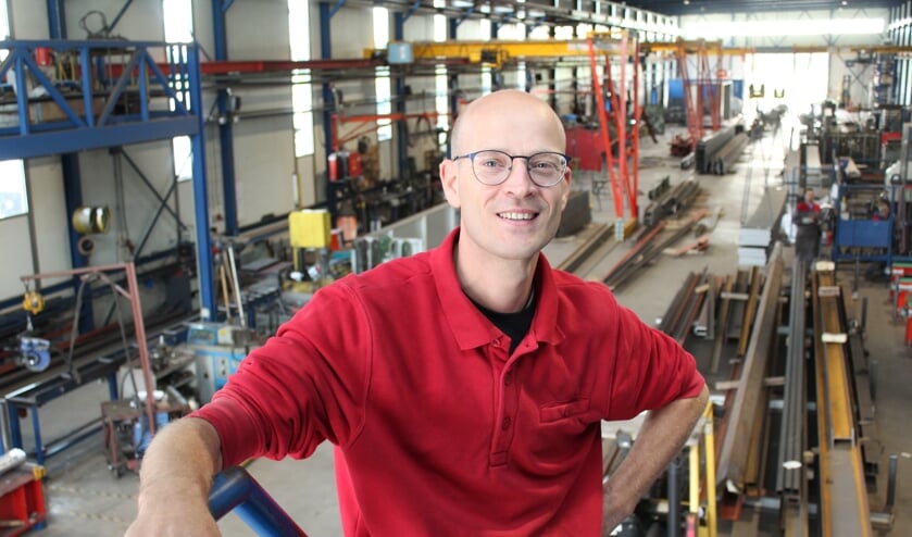 • Gerard Verdoold in de loods van Verdo Staalconstructies.