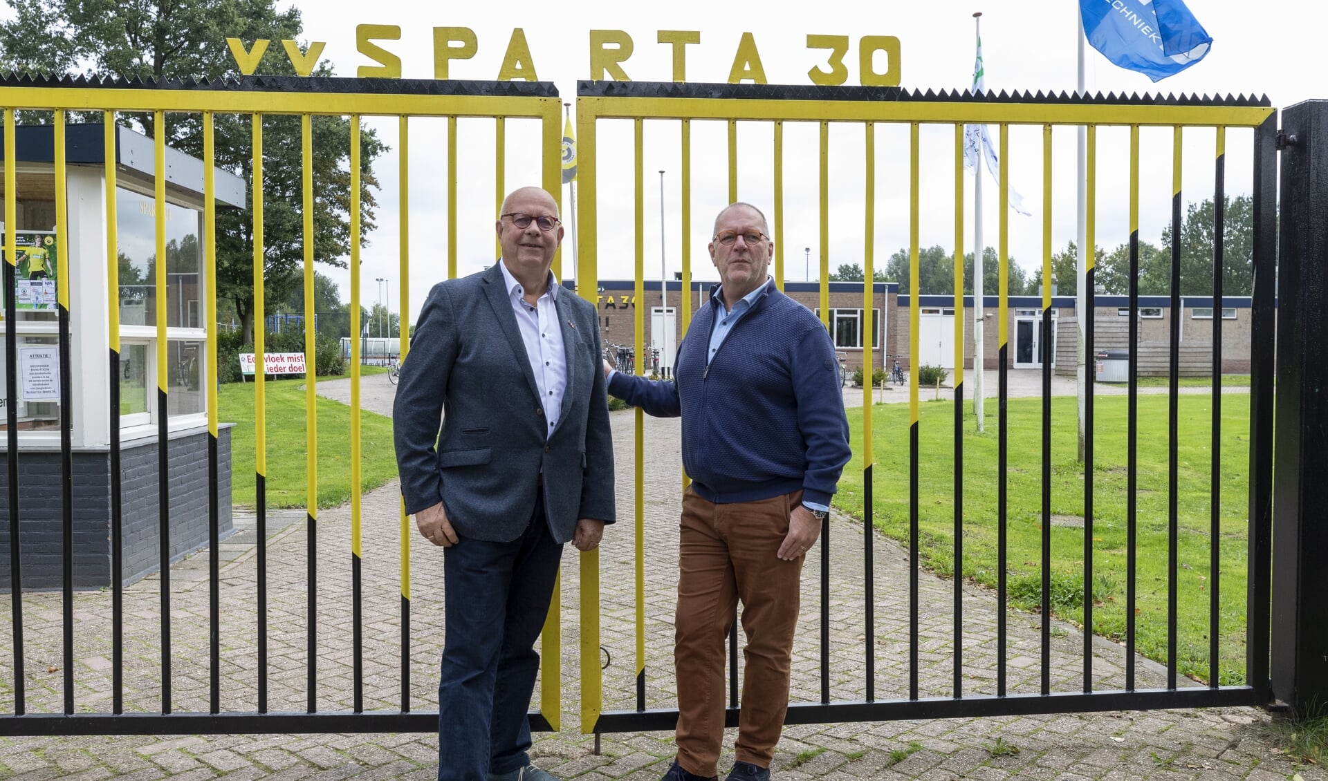 • Kees van der Linden en Frans Sterrenburg, de twee voorzitters van Sparta'30.
