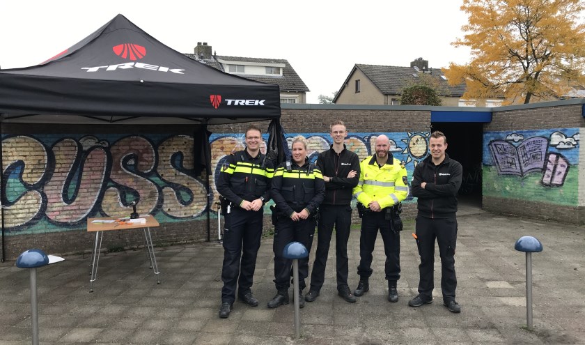 • De politie en Luijendijk Fietsen hielpen mee aan de geslaagde actie.