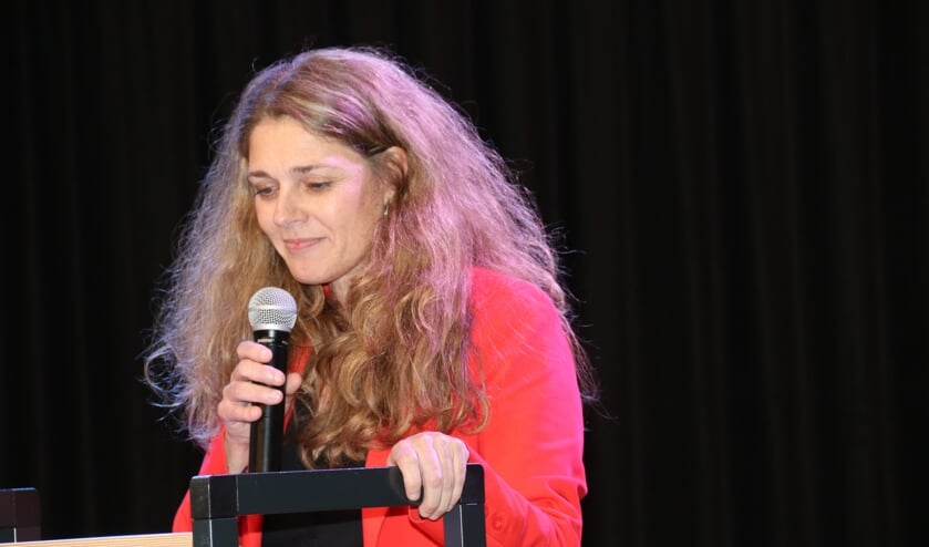 • Locatiedirecteur Laurien Scheffers tijdens haar openingsspeech.