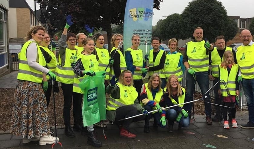 • De groep 'zwerfvuilambassadeurs' in Lopik.