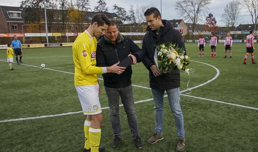 • Spirit-verdediger Kevin Kriek wordt in het zonnetje gezet.