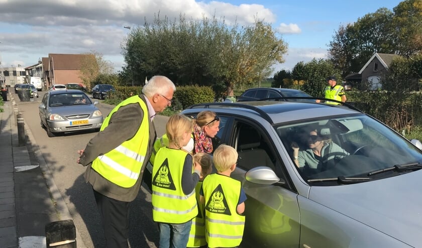 • Een soortgelijke verkeersactie als in Oud-Alblas werd vorig jaar in Arkel gehouden.