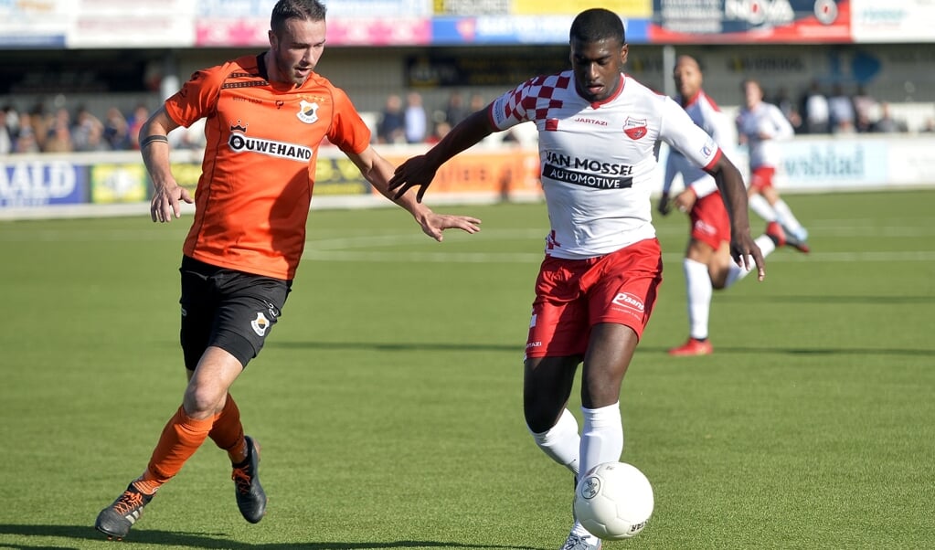 • Beeld uit het treffen in de tweede divisie tussen Kozakken Boys en Katwijk.