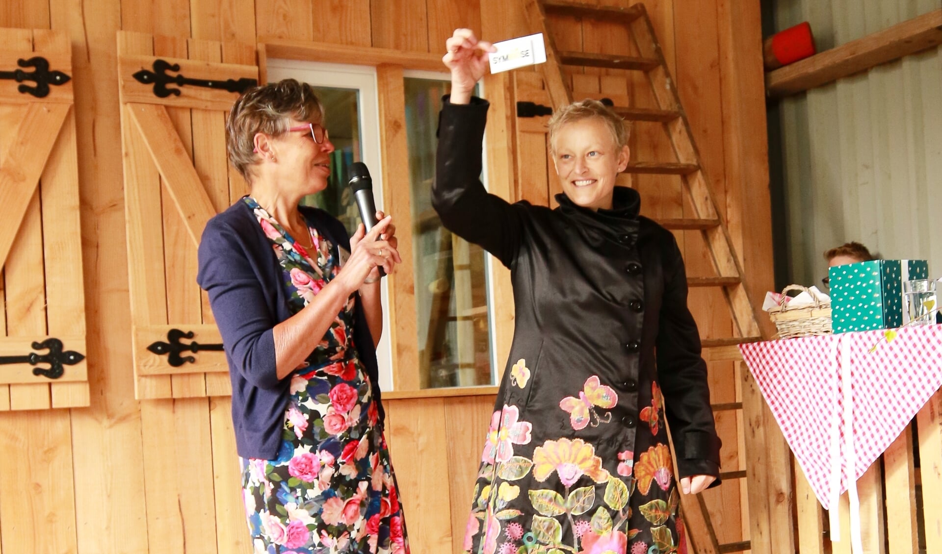 • Martine Vonk tijdens de opening van de zelfservice boerderijwinkel Symbiose in Noordeloos op zaterdag 7 september van dit jaar. 