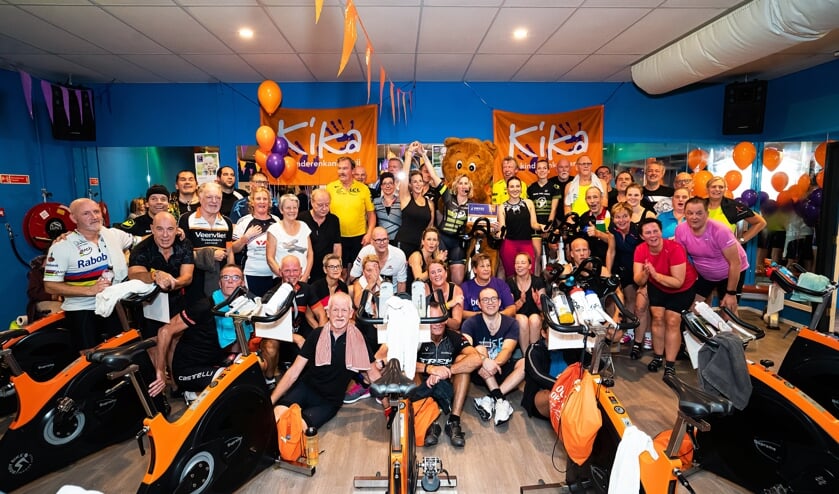 Cheques voor Nathalie Binnenveld - Spinning Marathon voor Kika