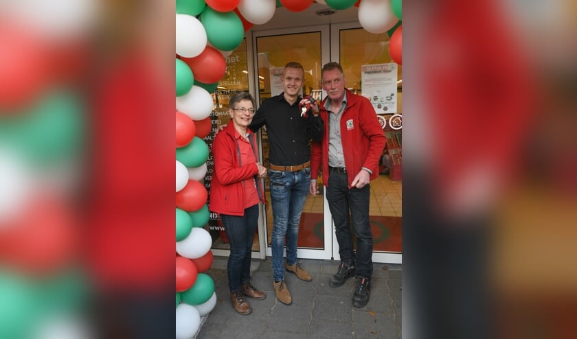 • De oude en de nieuwe eigenaars, met v.l.n.r. Wil Roelse, Dirk Willemstein, Peter Roelse.