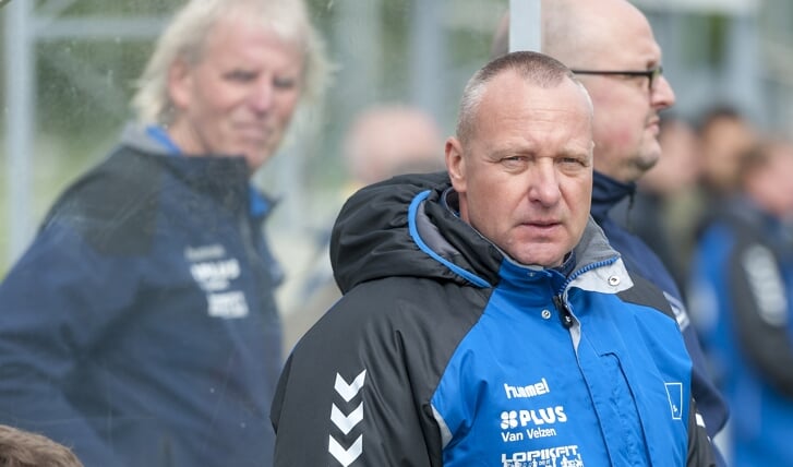 • Bertus van Schaik in zijn periode als hoofdtrainer van SV Lopik.