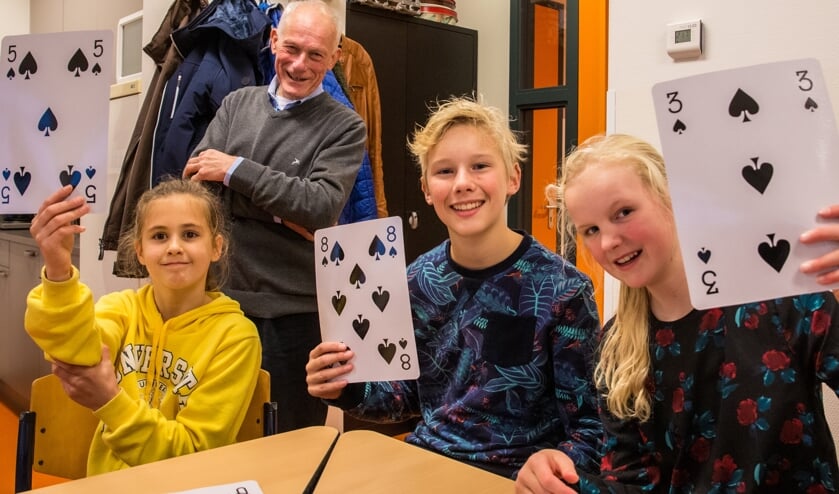 • Leerlingen van de Plusklas en Jan Westendorp (Bridgeclub Schoonhoven).