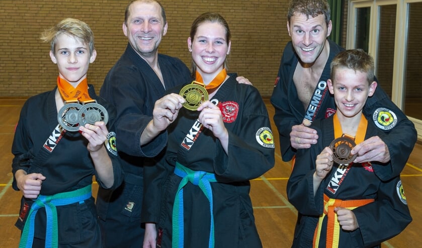 • De prijswinnaars en trainers/begeleiders van Shaolin Kempo Kai.