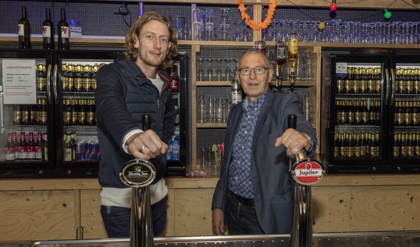 'Supervrijwilliger' Paul Antonides en voorzitter van het BuBeClu-bestuur Jan Ockers.