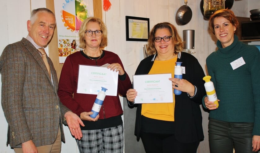 • Op de foto v.l.n.r.: wethouder Marcel Verweij, de gezondheidsambassadeurs Marjan Jakobs en Kerstin Strohbach en trainer Maartje Arntz.