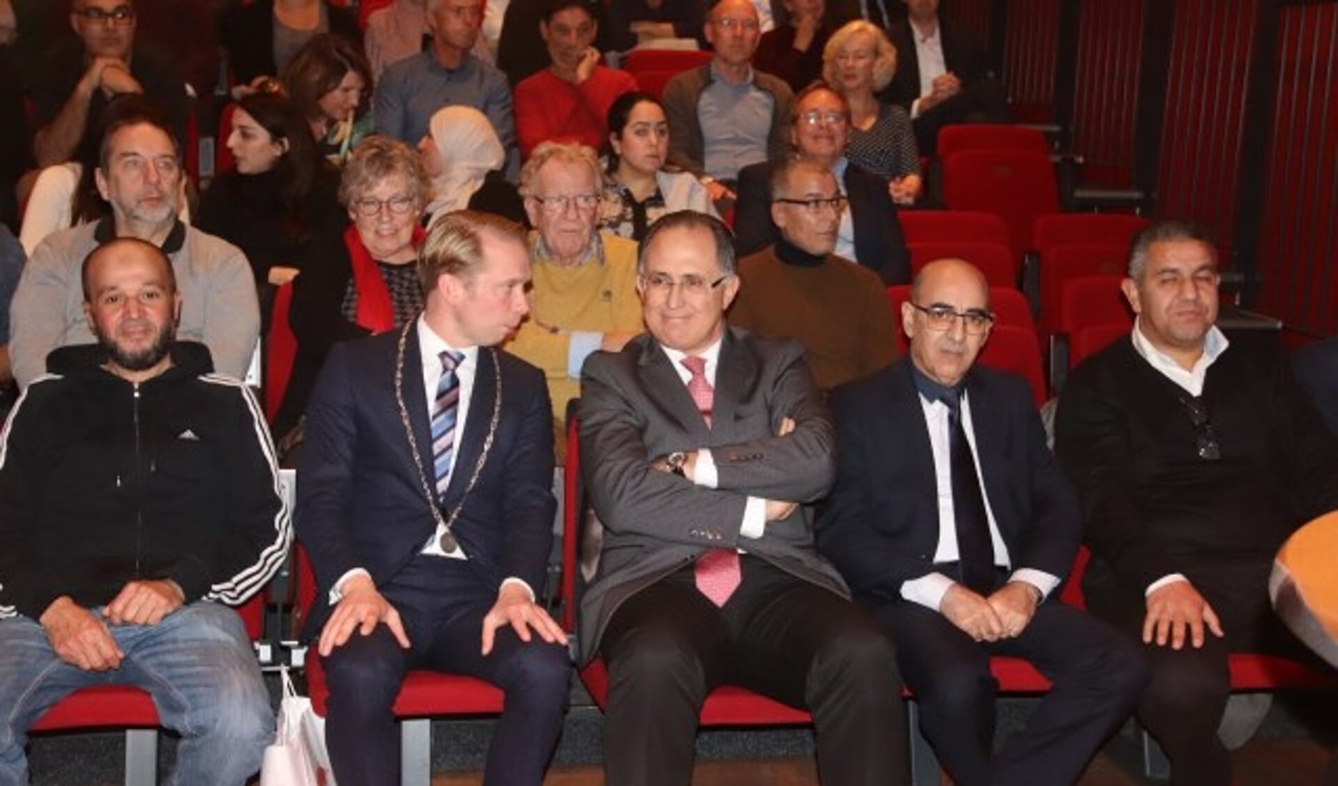 Burgemeester Gerdo van Grootheest had gezelschap van de Marokkaanse ambassadeur bij viering 50 jaar Marokkanen in Culemborg.