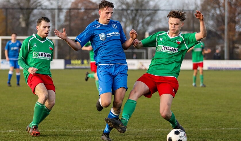 • Cruciaal moment in de derby, waarop de bal niet op de stip ging maar wel op de stip had gemoeten.