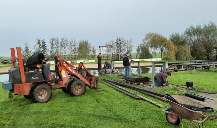 • Het slopen van de oude schansen.