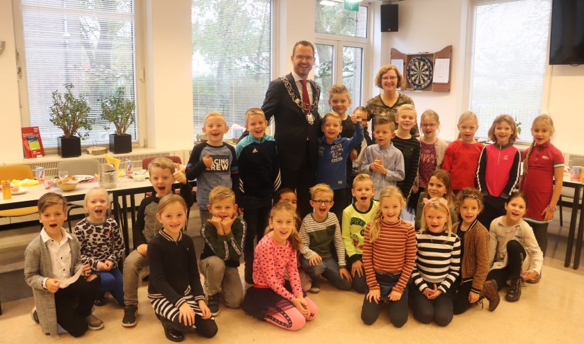 • Na het ontbijt was er tijd om met de burgemeester op de foto te gaan.