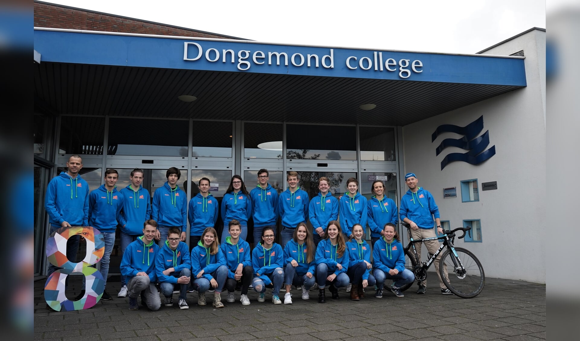 Het team Alpe d'HuZes van het Dongemond College.