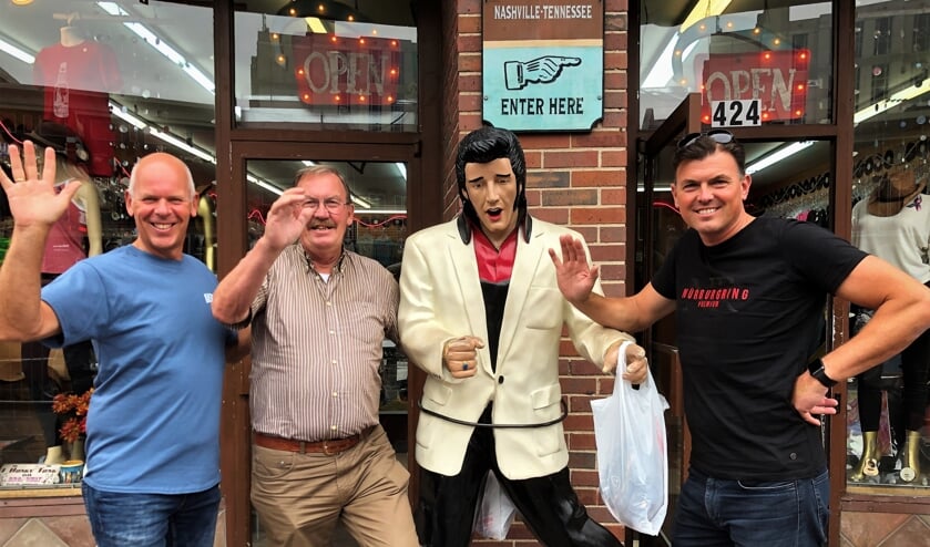 • Douwe van der Tuin met zijn schoonzoon Eric (l) en zoon Patrick (r) in Nashville.