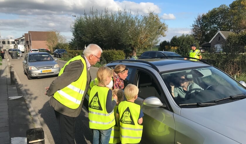 • Een soortgelijke verkeersactie als in Oud-Alblas werd vorig jaar in Arkel gehouden.