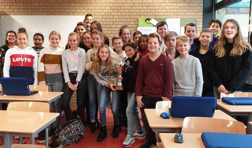 • Klas 1P, die met hun optreden de Mierenbal Wisselbokaal heeft gewonnen.
